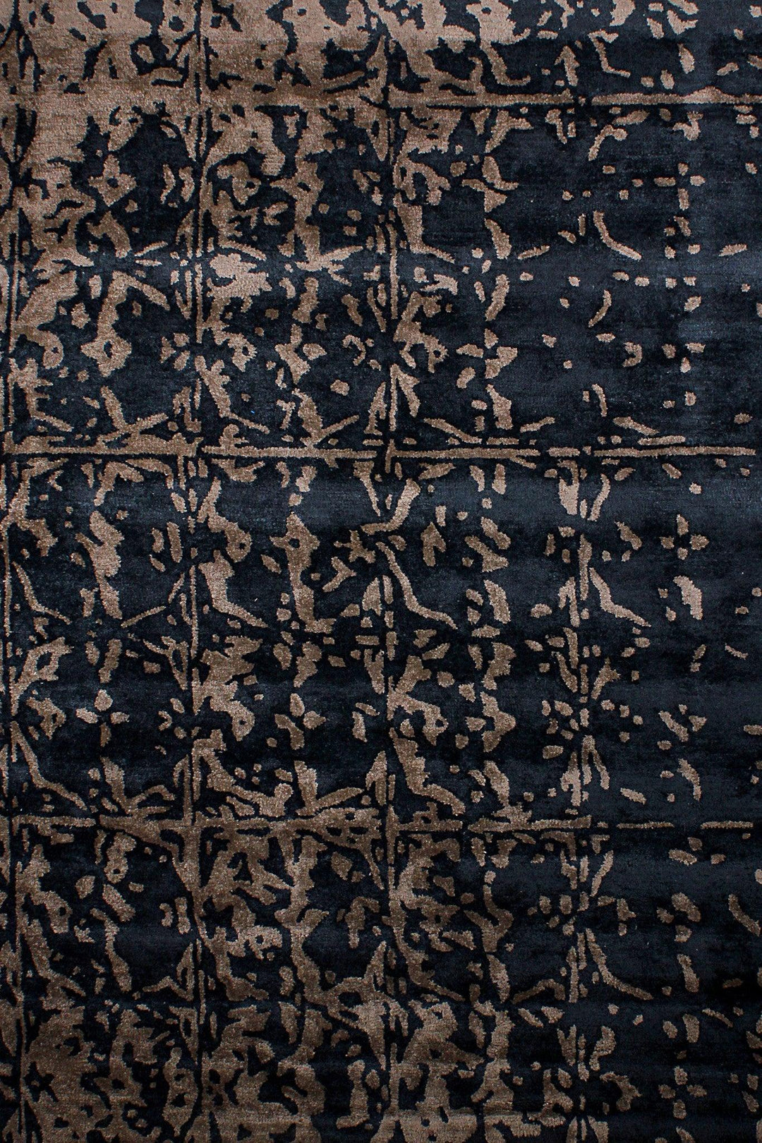 Clavis: Bamboo Silk HandTufted Carpet
